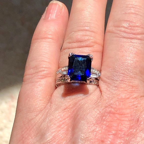 SOLD OUT๐๐6ct 12x10mm Sapphire Eiffel Tower๐ - Picture 5 of 10